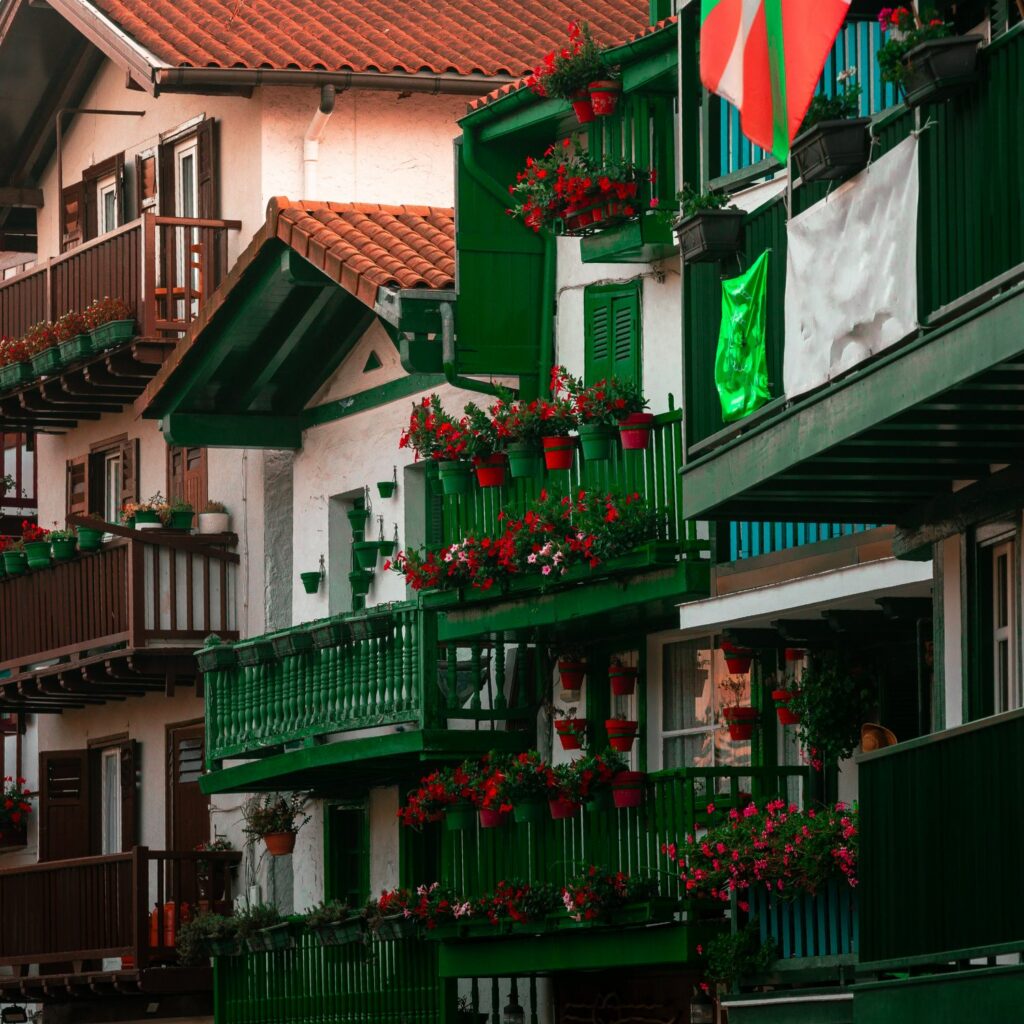 Fontarrabie village basque | Txiki Combi