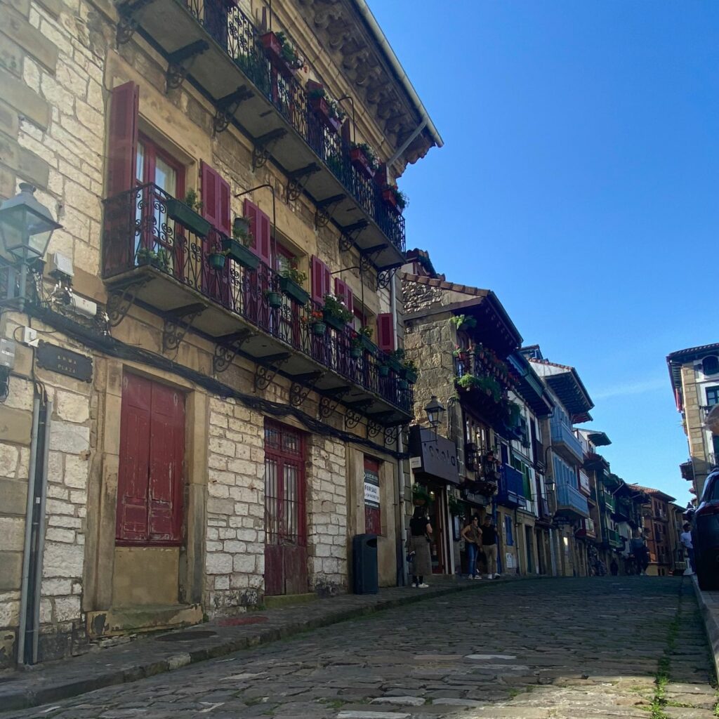 jolie village basque hondarrabia | txiki Combi Pays Basque